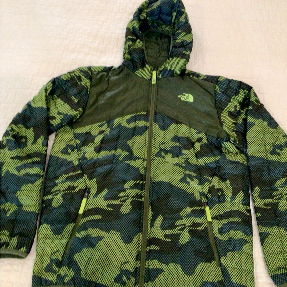 The North Face Camouflage Reservable Puff Jacket Size Boys XL